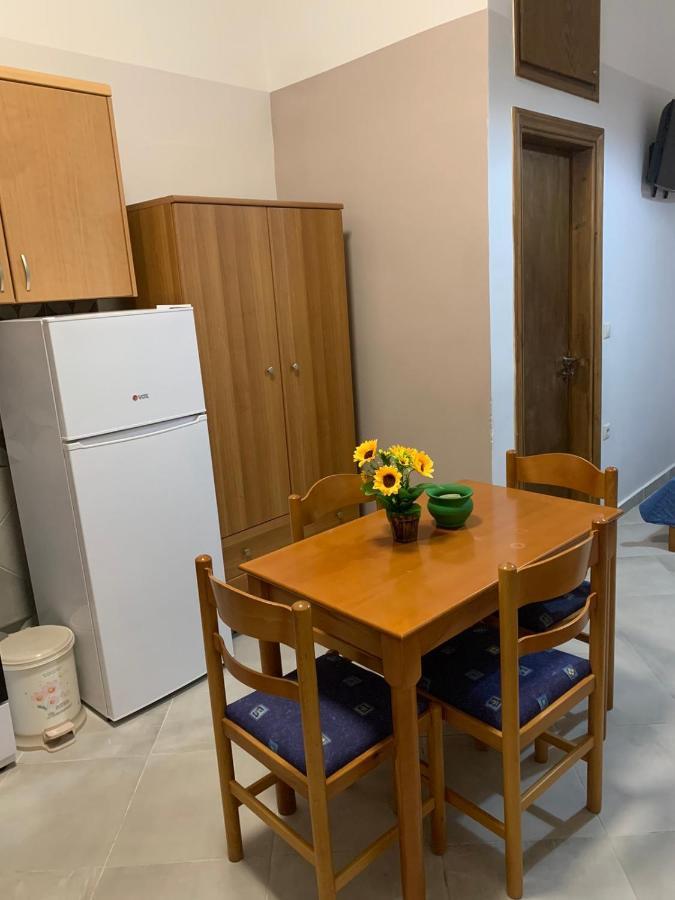 Domenica House Appartement Kondaraíni Buitenkant foto